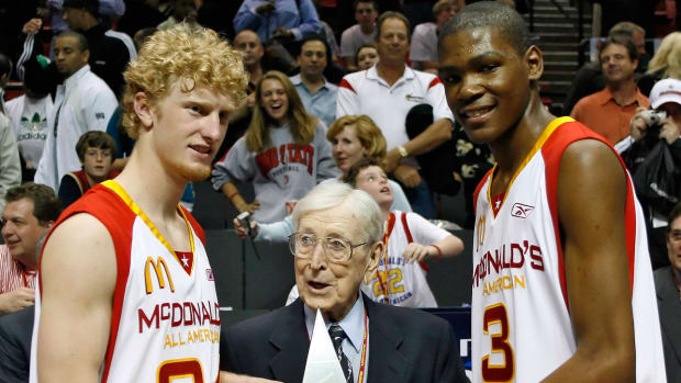 kevin-durant-john-wooden-chase.jpg